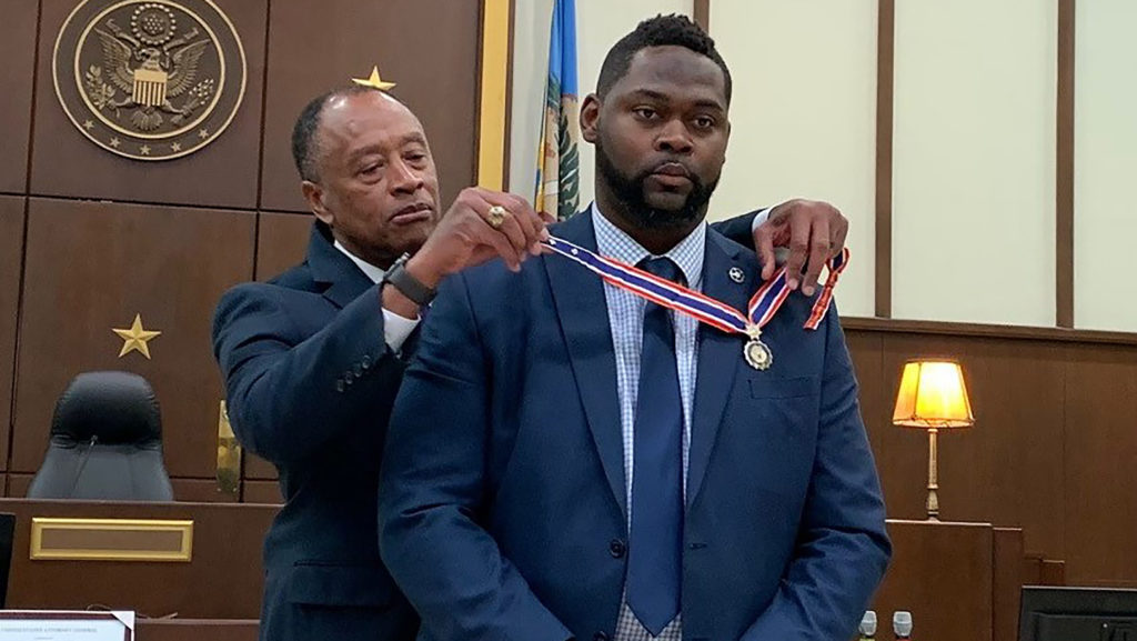 Oklahoma Church Pastor Awarded Congressional Badge Of Bravery The Baptist Paper
